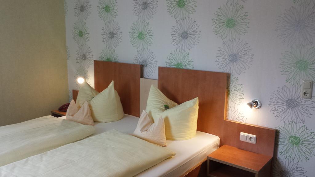 רודסהיים אם ריין Hotel Krone Ruedesheim מראה חיצוני תמונה