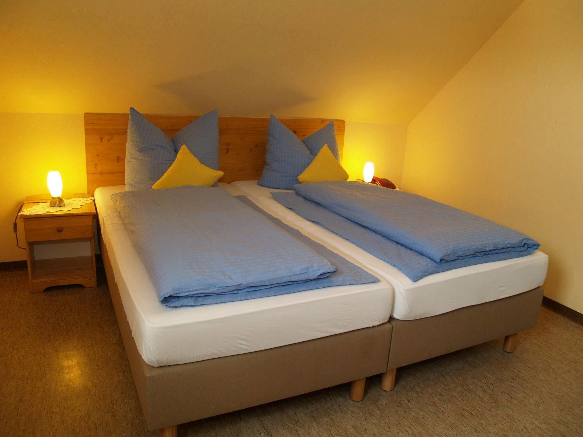 רודסהיים אם ריין Hotel Krone Ruedesheim מראה חיצוני תמונה