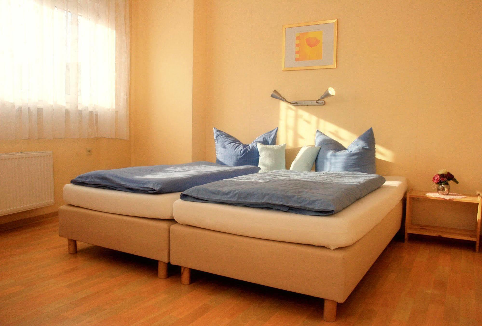 רודסהיים אם ריין Hotel Krone Ruedesheim מראה חיצוני תמונה